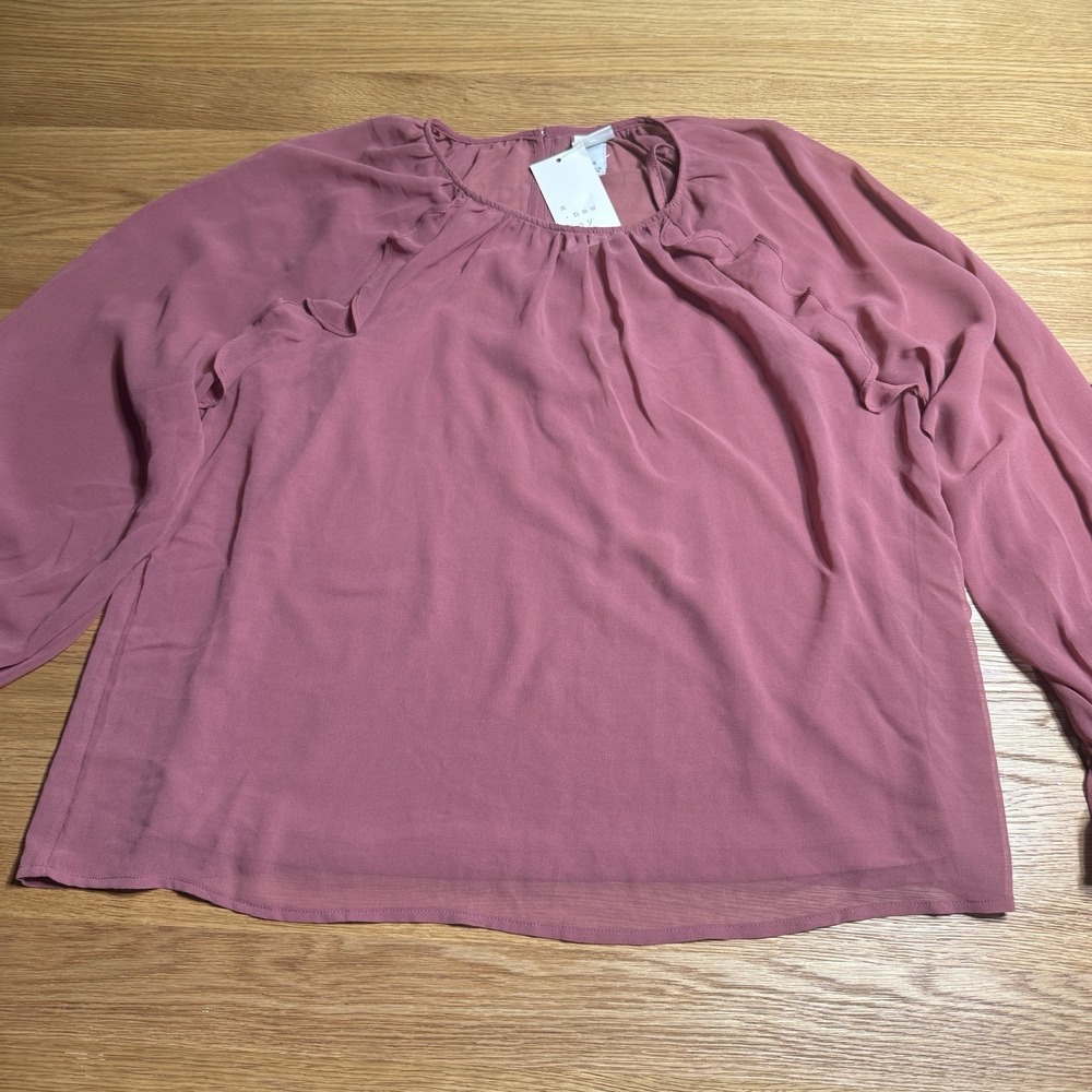 NEW Women's Chiffon Dress Shirt Blouse Work Wear- Size Medium